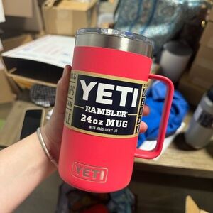 YETI Rambler 24oz Mug - Bimini pink